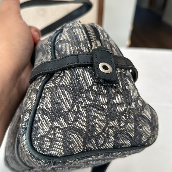 🎉🎉SOLD 🎉🎉 Authentic Dior small shoulder bag - Picture 4 of 13